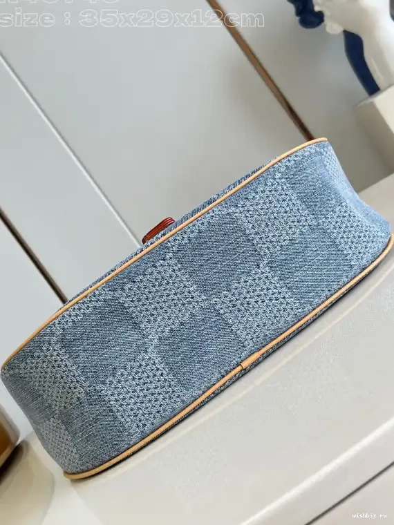 WIS Messenger MM LOUIS Montsouris VUITTON 0328